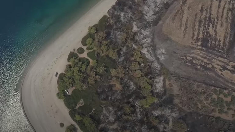 Το μέγεθος της καταστροφής στην Εύβοια από τις πυρκαγιές μέσω εναέριων πλάνων